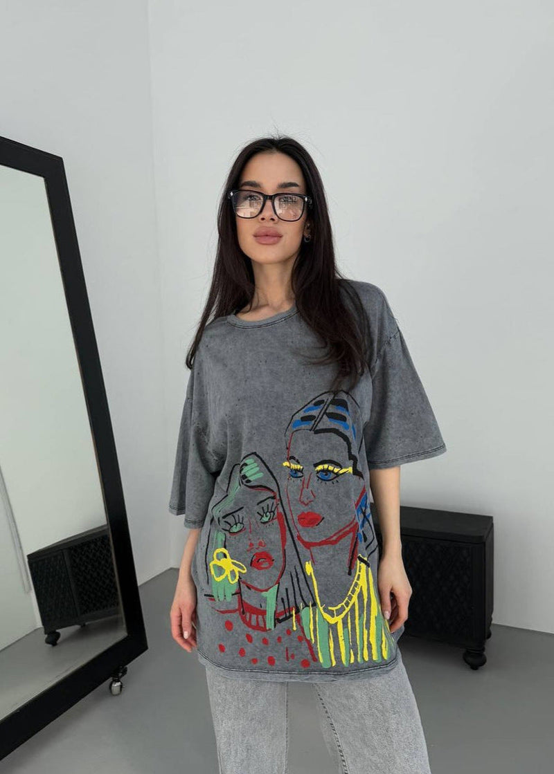 Oversized Graphic T-shirt – Wash With Artistic Print