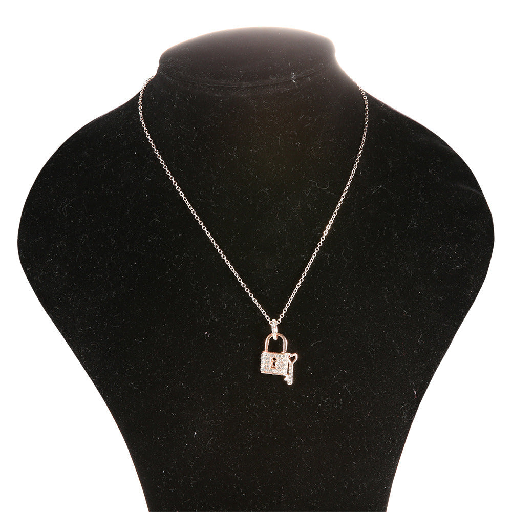 Classic Gold Necklace with Timeless Appeal