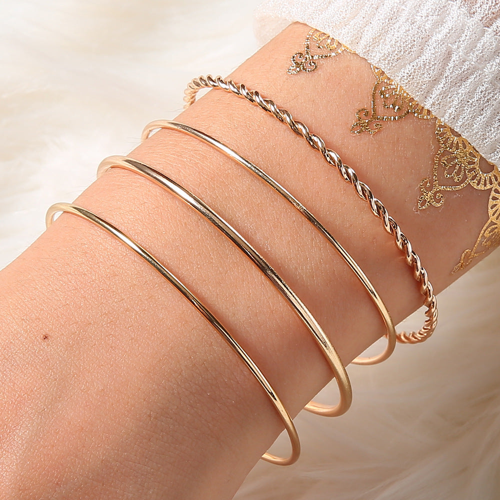 Classic Gold Bracelet with Timeless Appeal