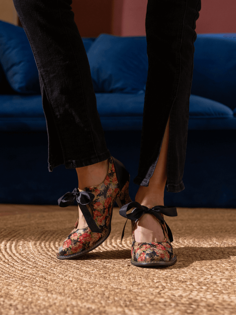 Soffia | Stefania Tie Bow Lace-up Leather Pump