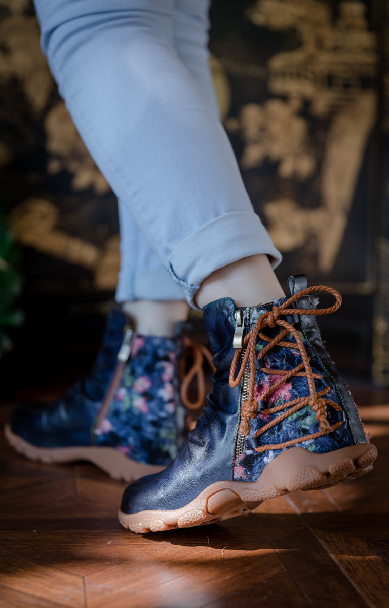 Soffia | Ruched Black Leather Combat Boot