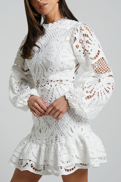 Color Hollow Long-sleeved Waisted Lace Mini Dress