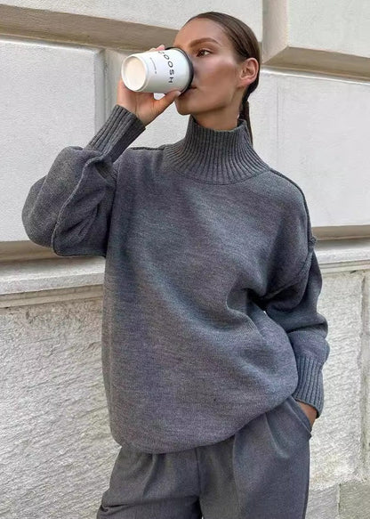 Modern Cozy Turtleneck Sweater - Timeless Comfort and Design