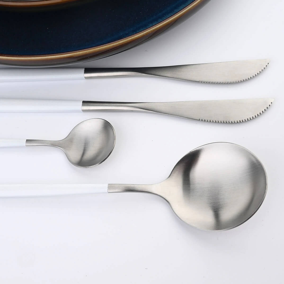 Modern White Silver Flatware Set