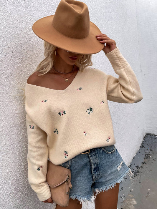 | Beige Wide V-neck Daisy Embroidered Knit Sweater