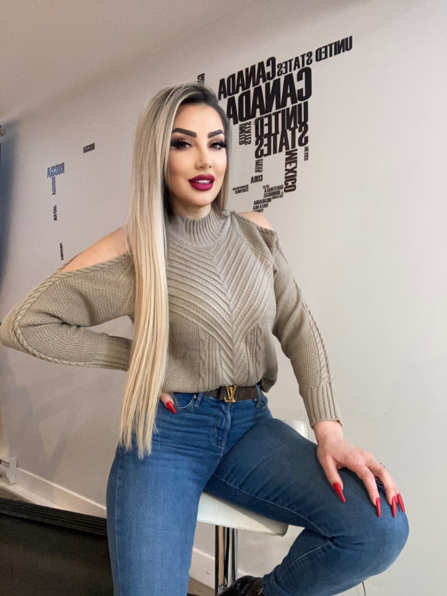 Doll | Beige Shoulder Cut-out Knit Sweater