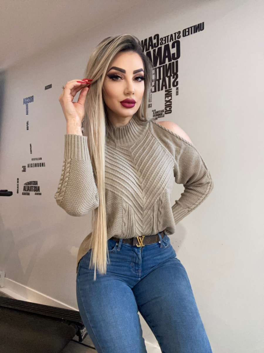 Doll | Beige Shoulder Cut-out Knit Sweater