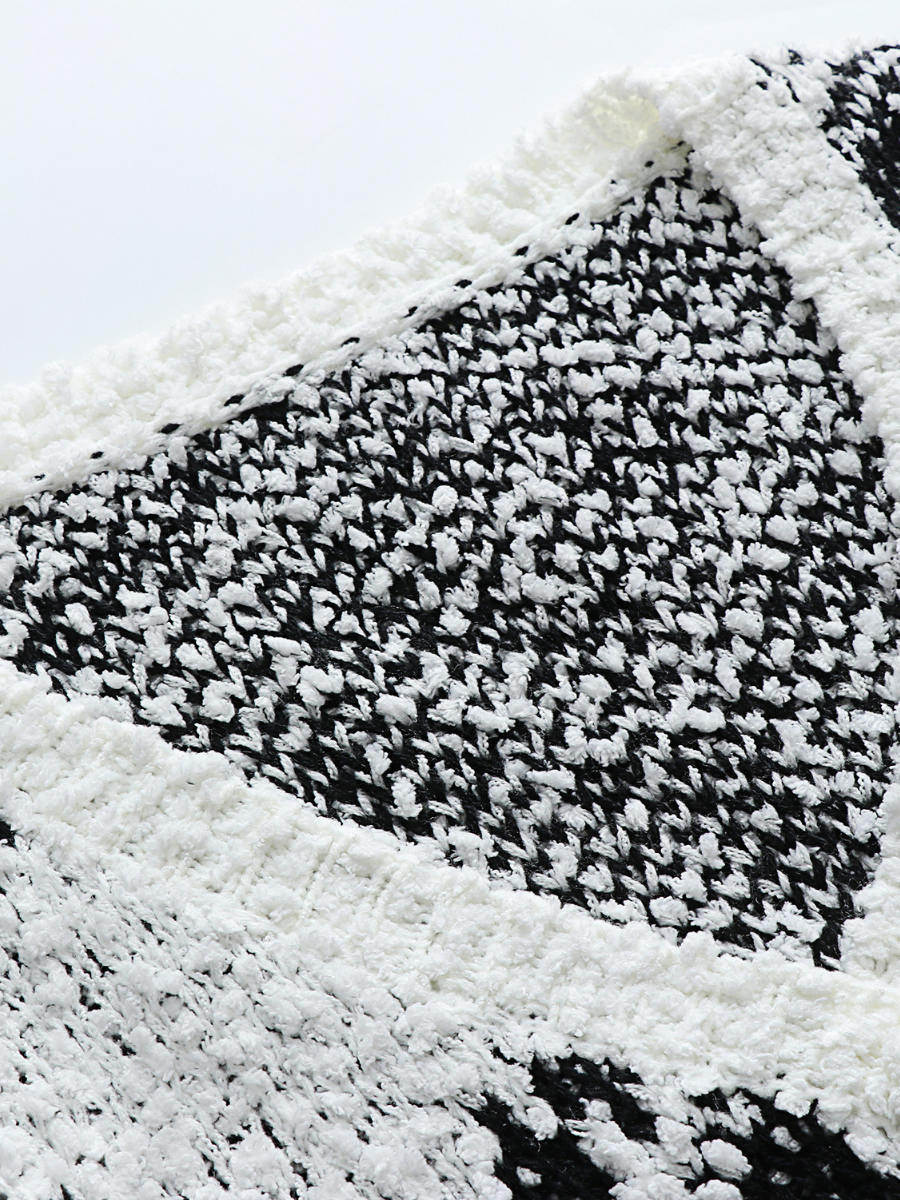 | Geometric Pattern Ripped Side Hem Sweater - Black