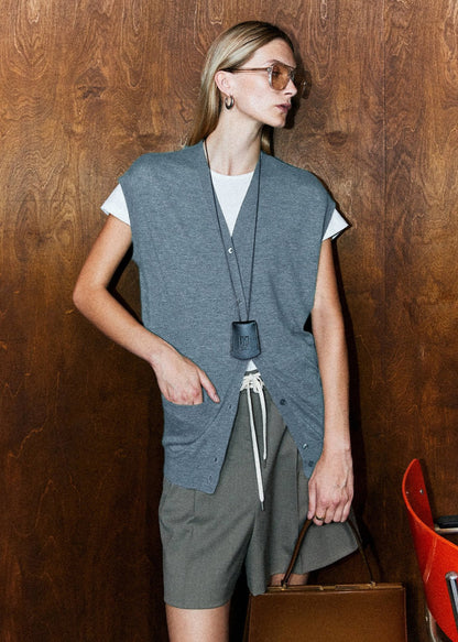 Luxe Wool-blend V-neck Sweater Vest - Effortless Layering Staple