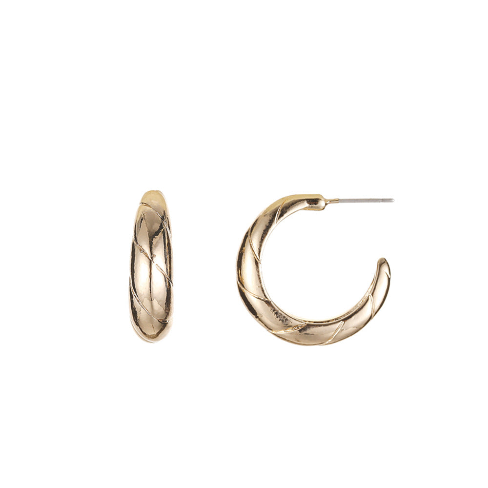 Classic Gold Earring with Timeless Appeal