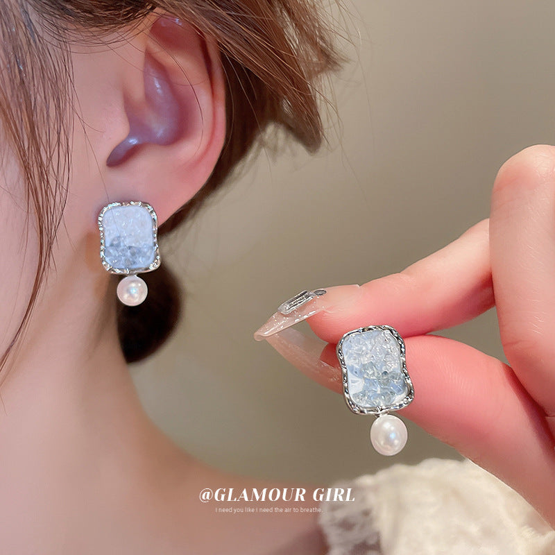Classic Pearl Earring with Timeless Appeal