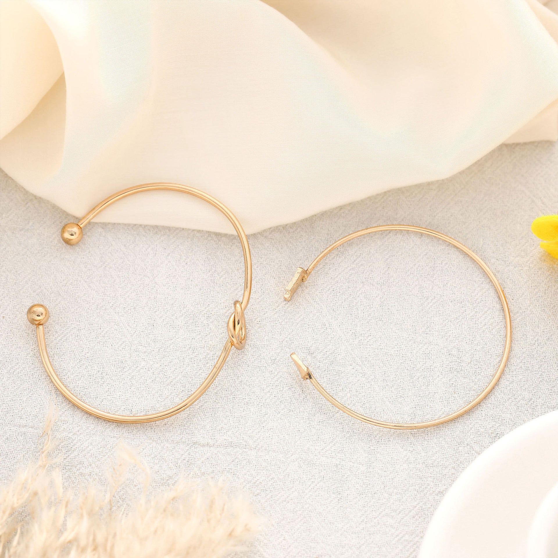 Classic Gold Bracelet with Timeless Appeal