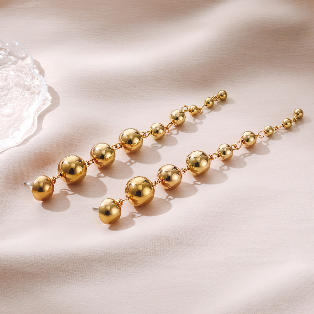 Romantic Gold Earring for Special Moments