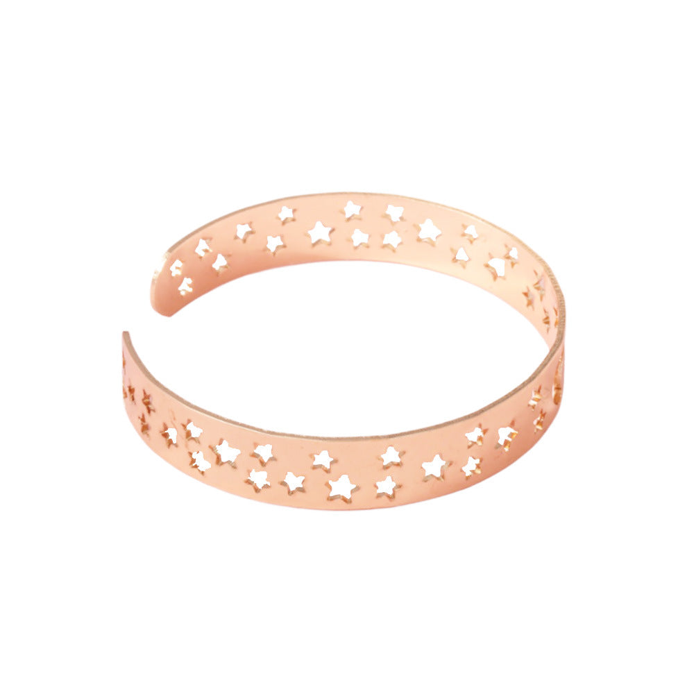 Romantic Gold Bracelet for Special Moments