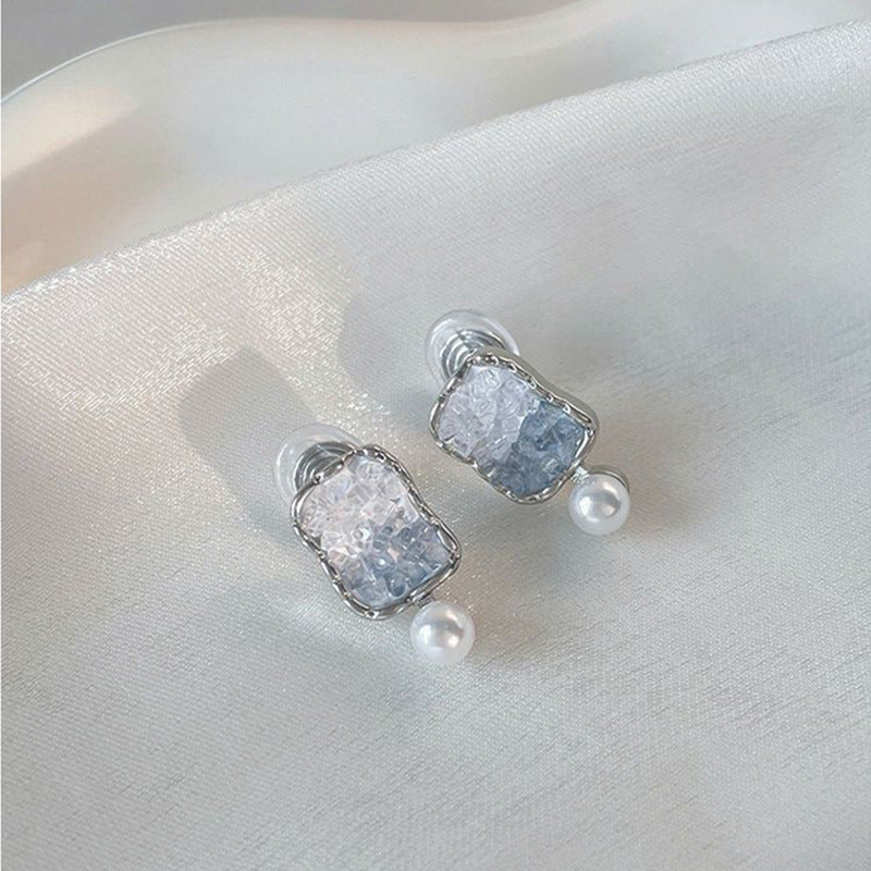 Classic Pearl Earring with Timeless Appeal