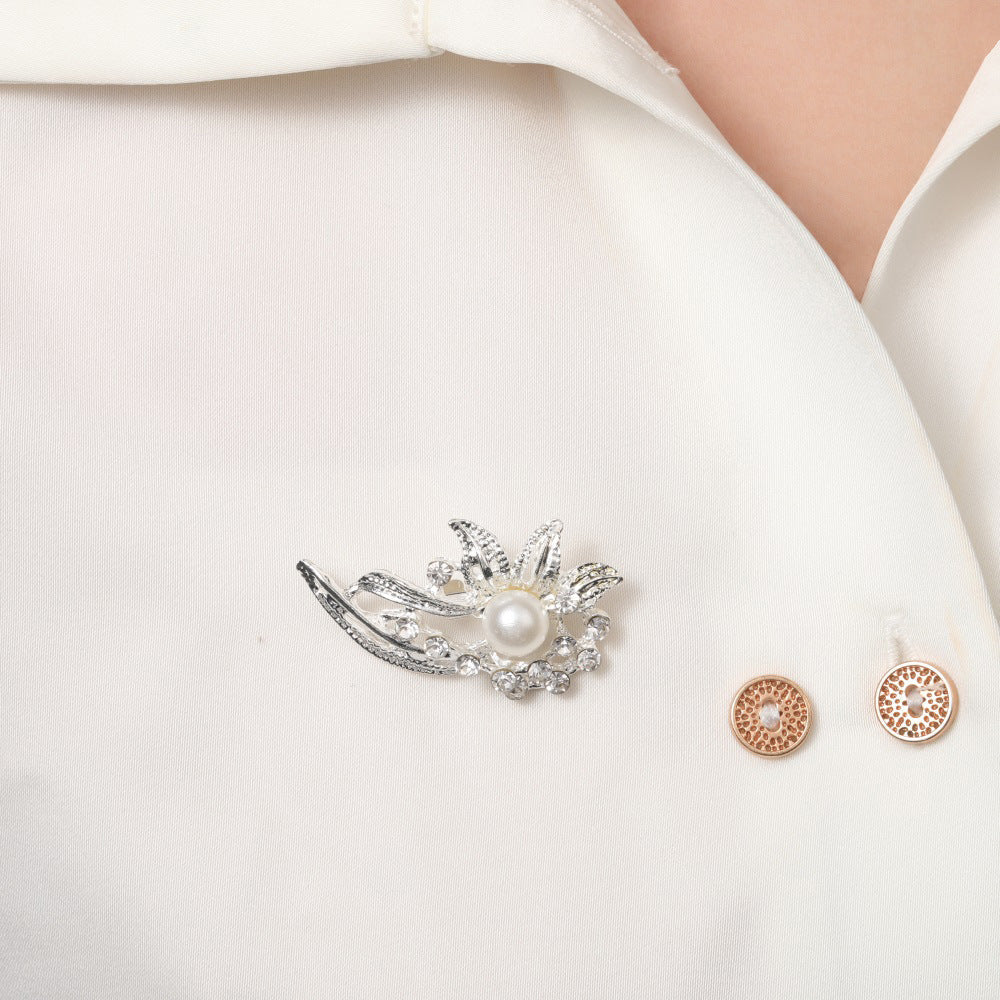 Classic Pearl Piece with Timeless Appeal