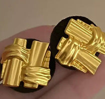 Elegant Gold Earring for Every Occasion