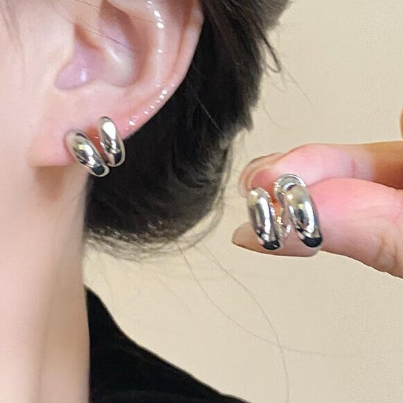 Romantic Silver Earring for Special Moments