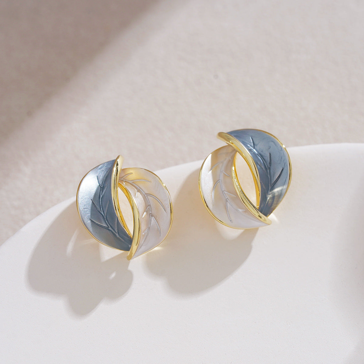Classic Pearl Earring with Timeless Appeal