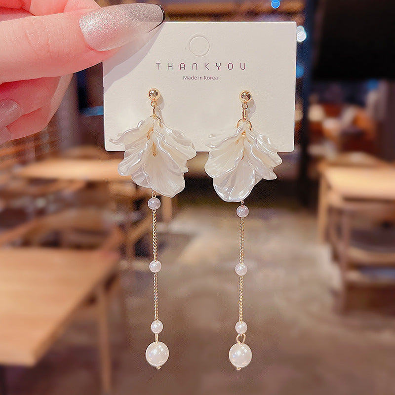 Romantic Pearl Earring for Special Moments