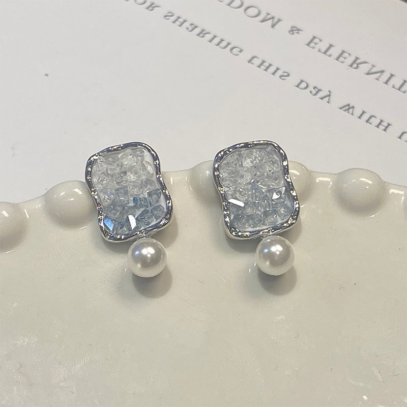 Classic Pearl Earring with Timeless Appeal