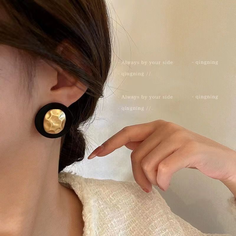 Elegant Gold Earring for Every Occasion