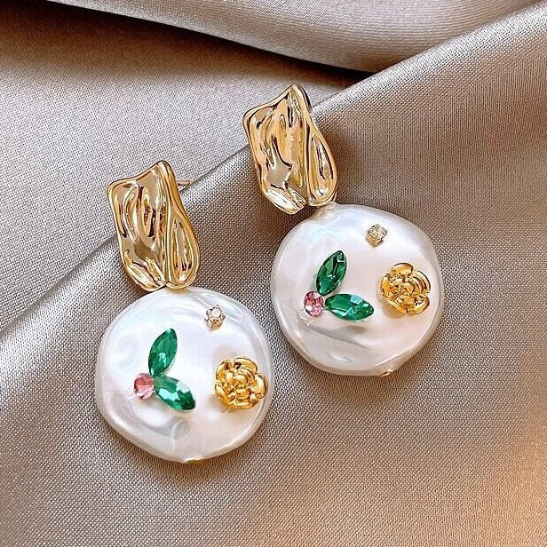 Beautiful Pearl Earring with Unique Style