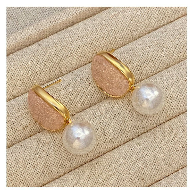 Romantic Pearl Earring for Special Moments