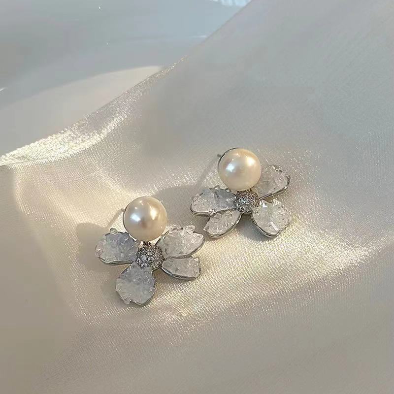 Charming Pearl Earring for Any Occasion