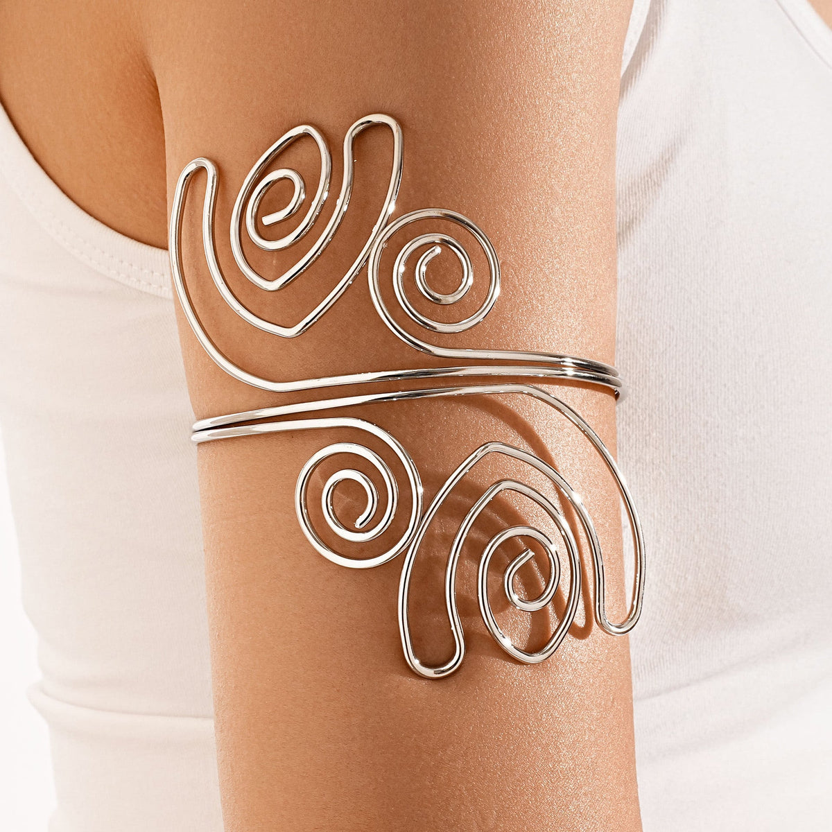 Romantic Gold Bracelet for Special Moments