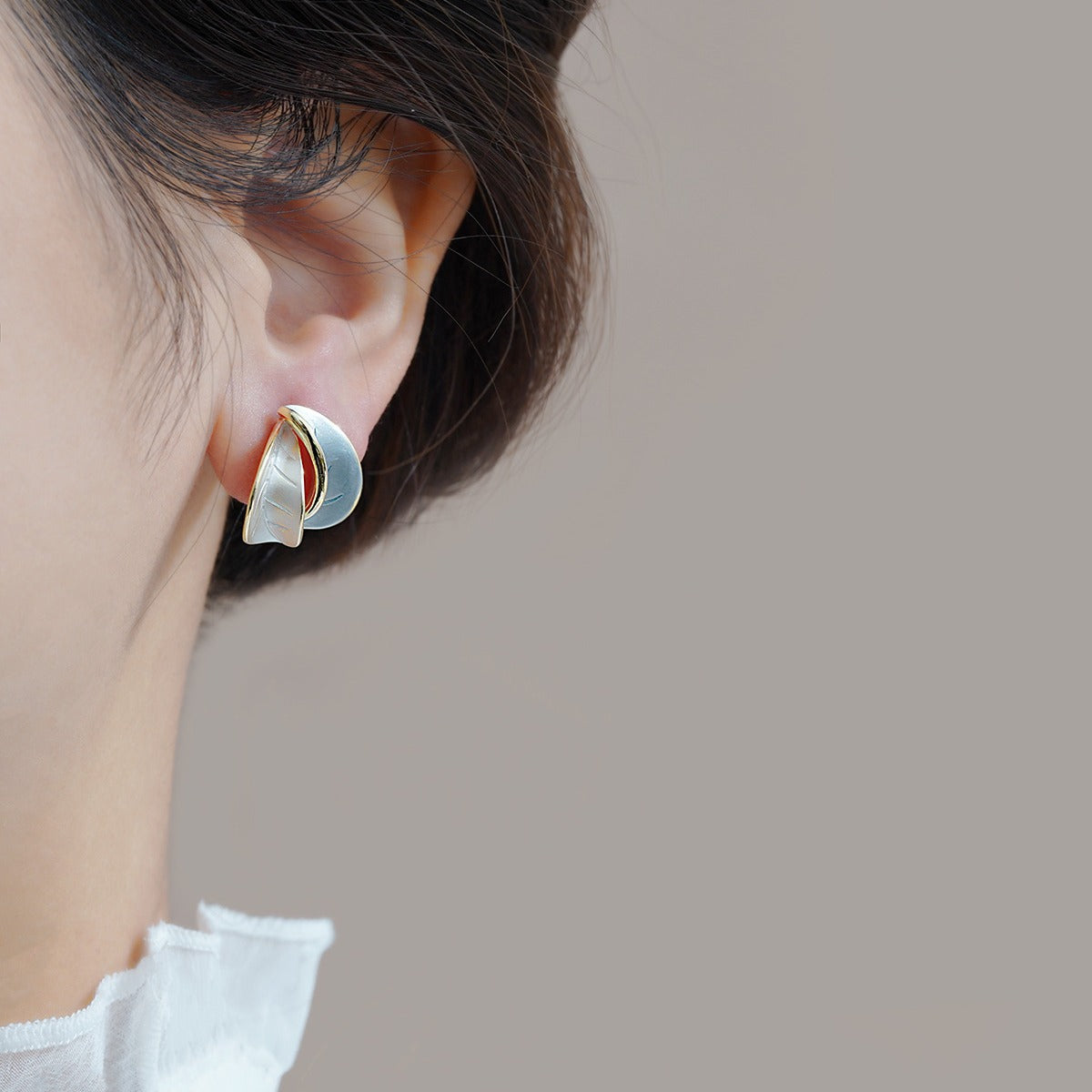 Classic Pearl Earring with Timeless Appeal