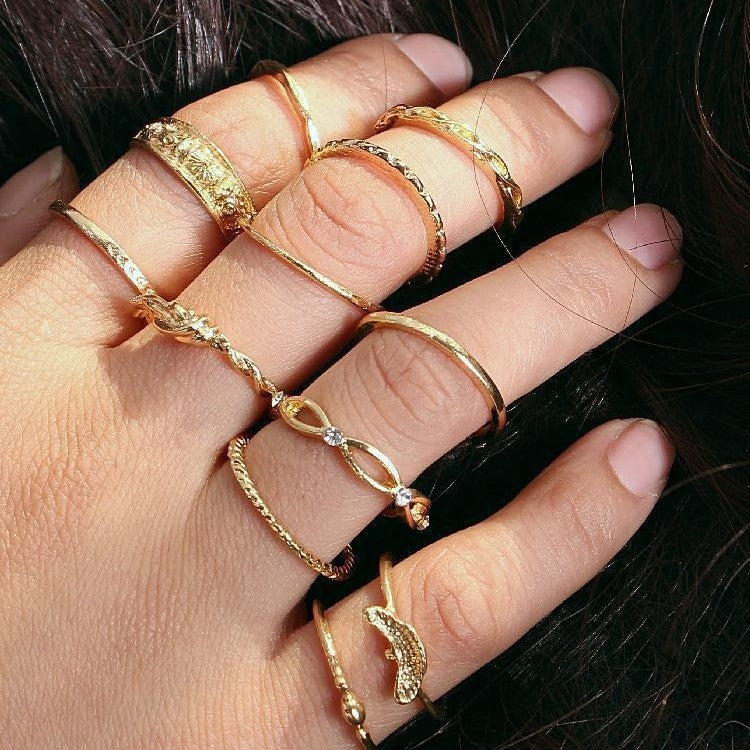 Beautiful Gold Set with Unique Style