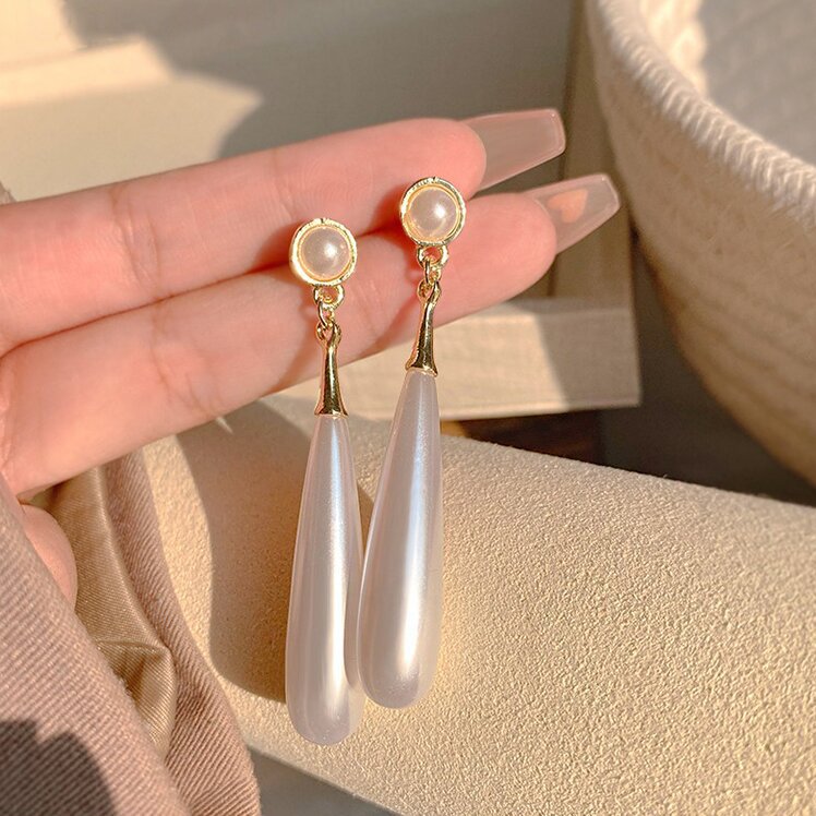Stunning Pearl Earring for Daily Wear