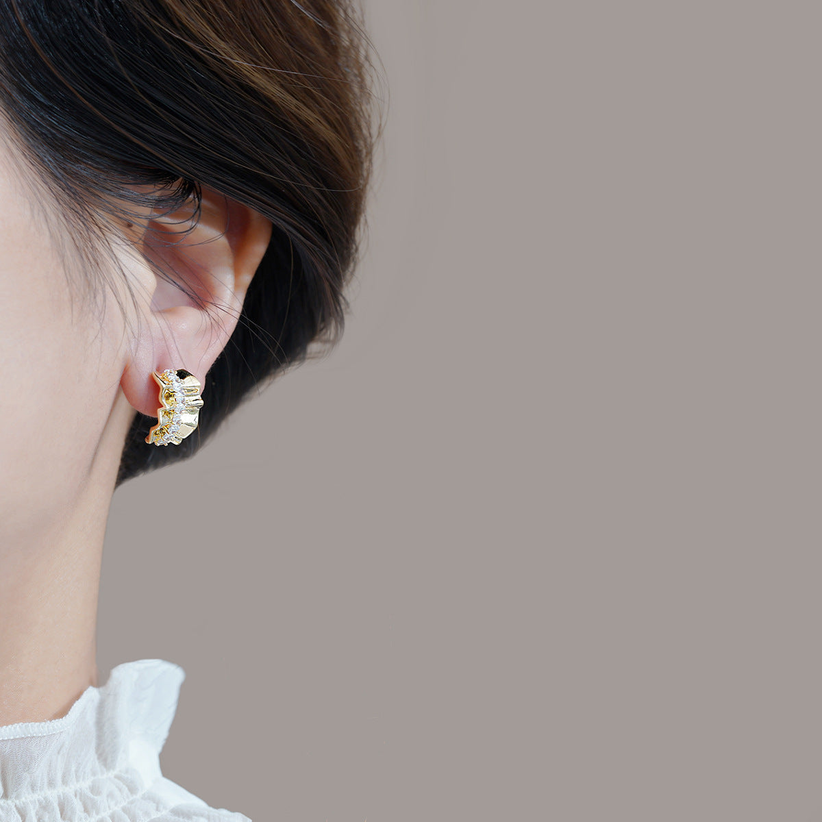 Elegant Gold Earring for Every Occasion
