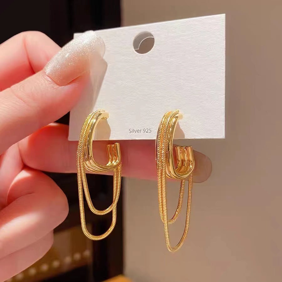 Romantic Silver Earring for Special Moments
