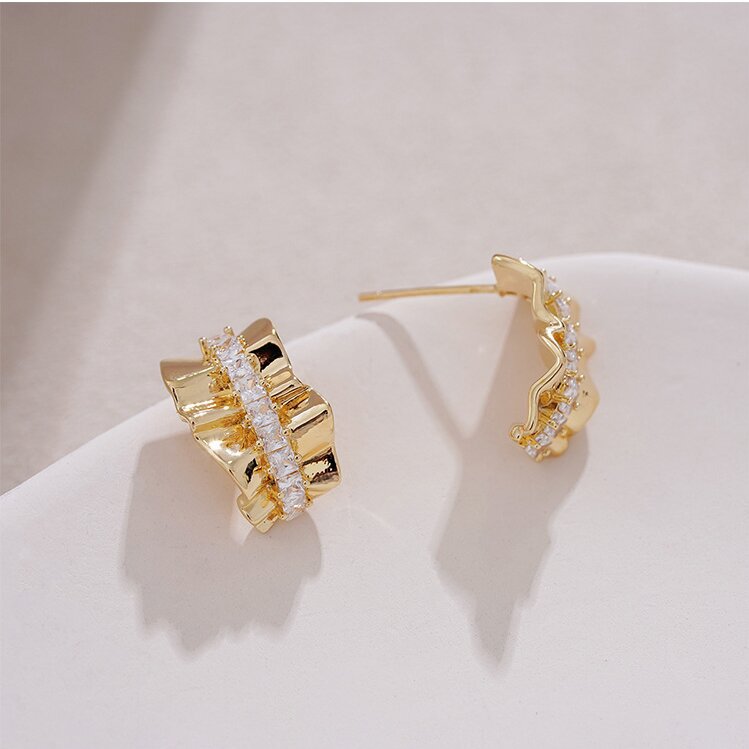 Elegant Gold Earring for Every Occasion