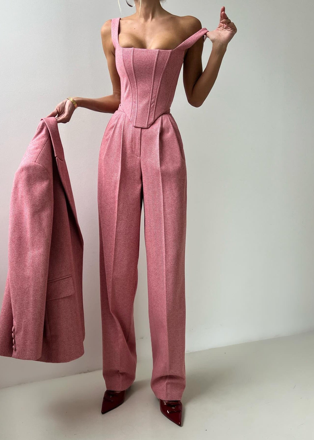Rosé Herringbone Blazer and Corset Jumpsuit Set – Modern Two-piece Suit for