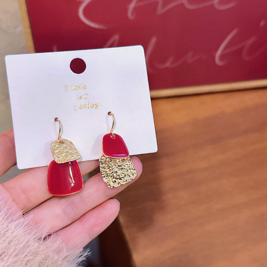 Romantic Gold Earring for Special Moments