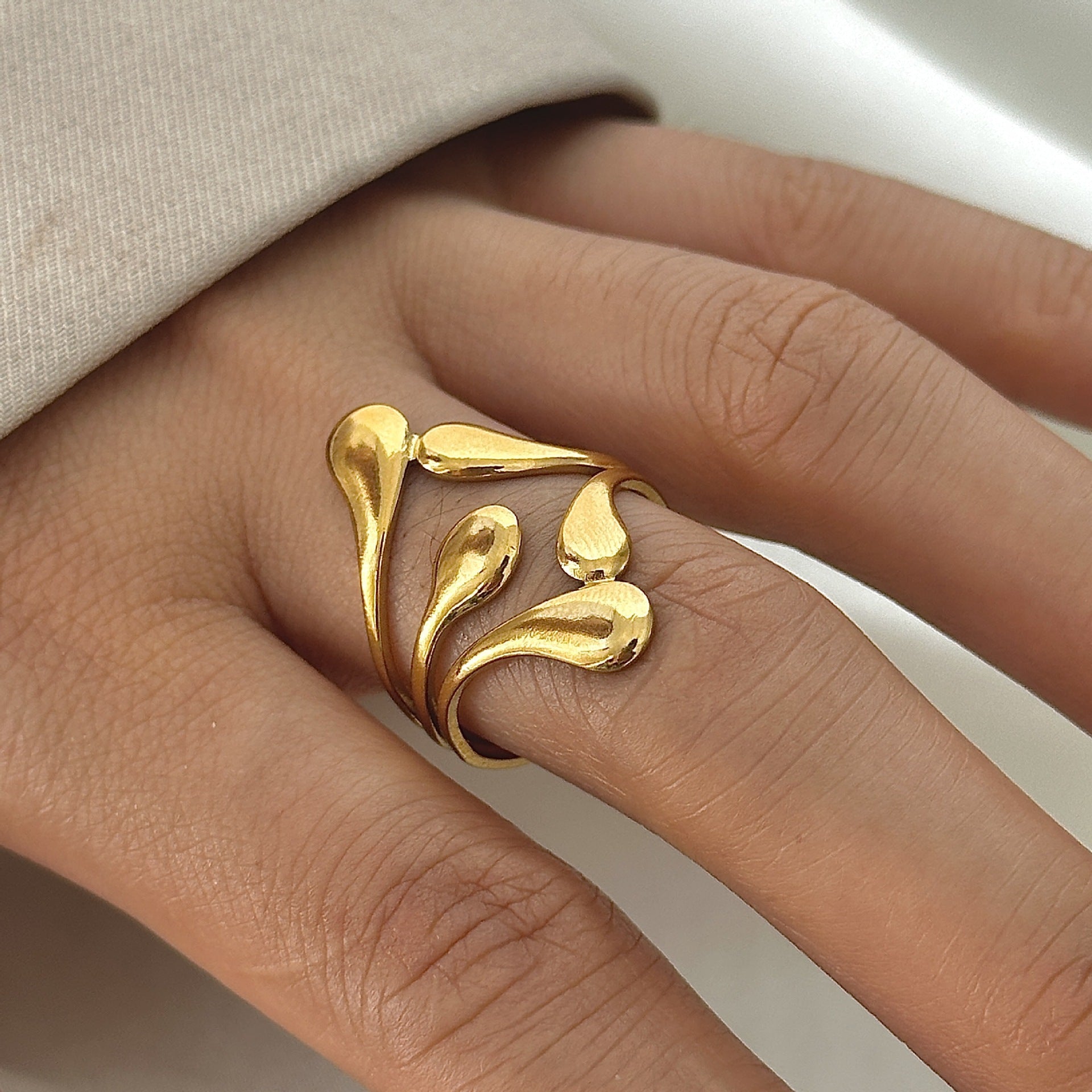 Stunning Gold Bracelet for Daily Wear