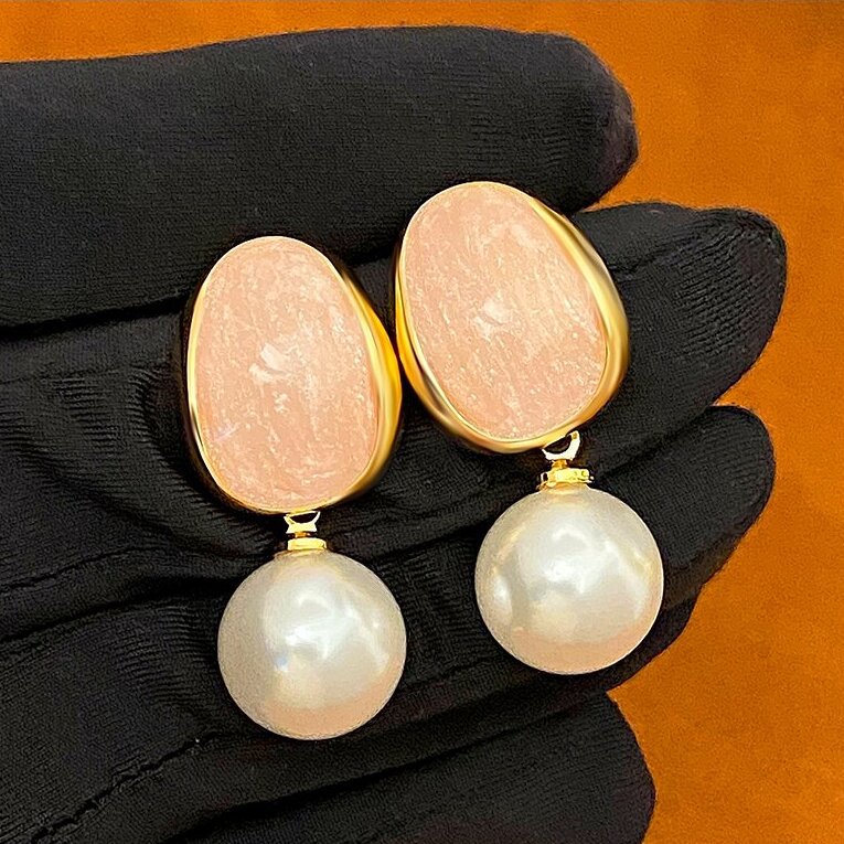 Romantic Pearl Earring for Special Moments