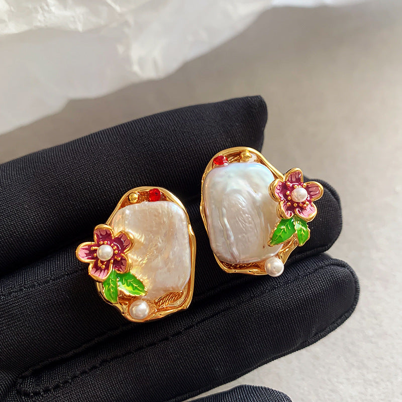 Beautiful Pearl Earring with Unique Style