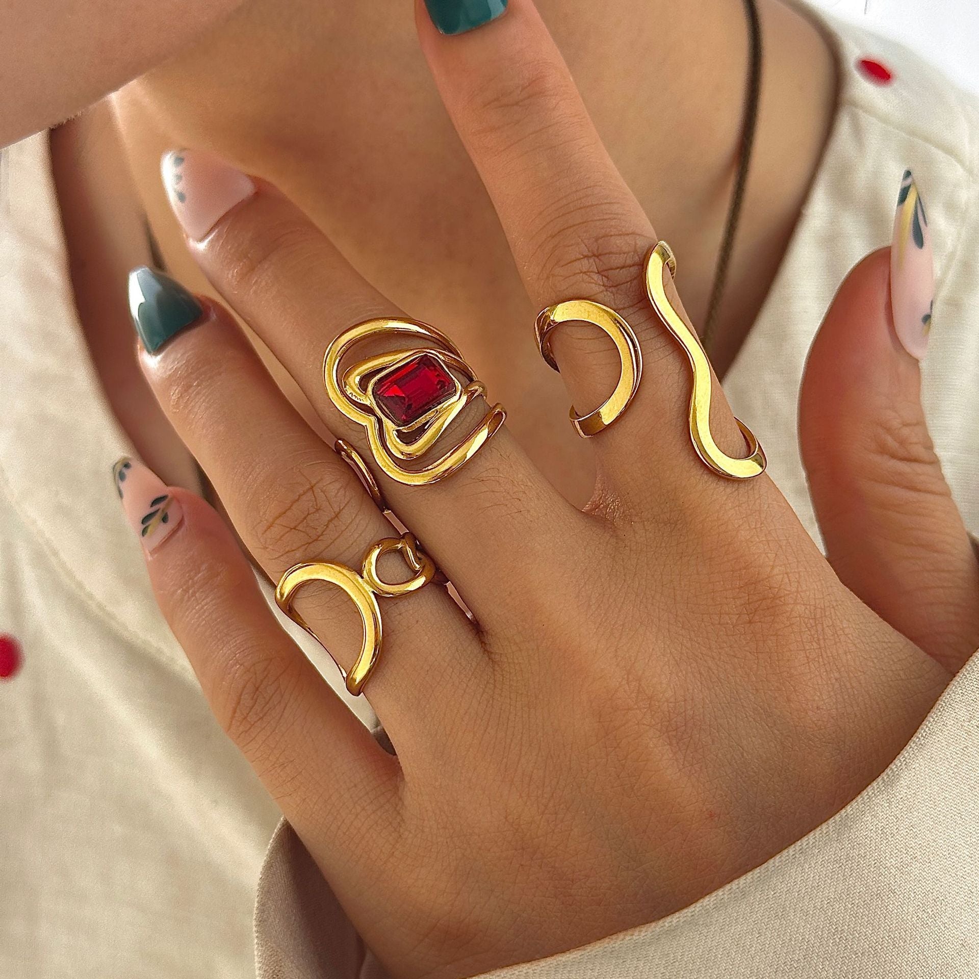 Classic Gold Bracelet with Timeless Appeal