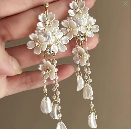 Beautiful Pearl Earring with Unique Style