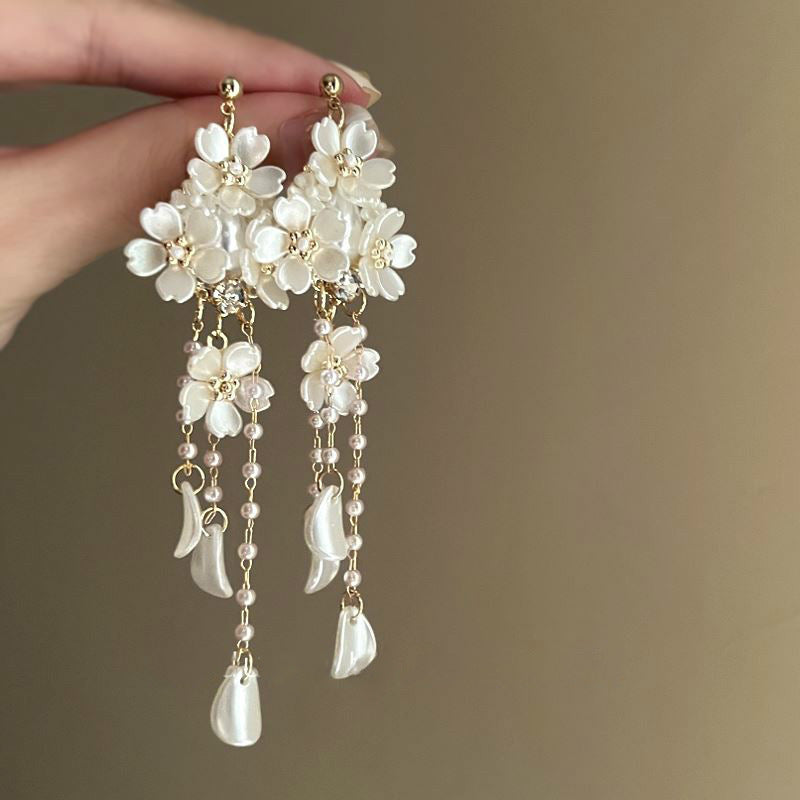 Beautiful Pearl Earring with Unique Style