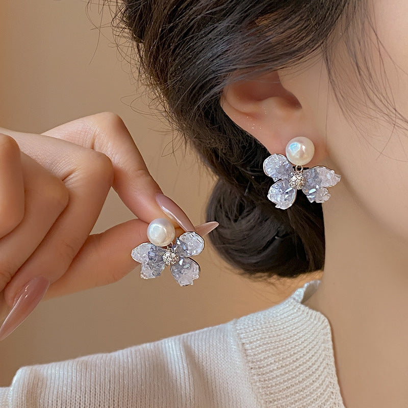 Charming Pearl Earring for Any Occasion