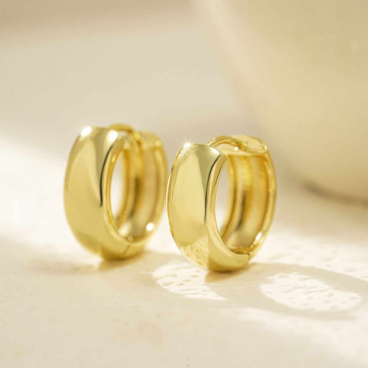 Classic Gold Earring with Timeless Appeal
