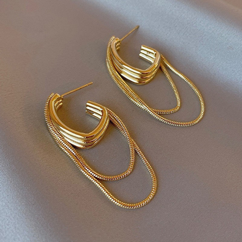 Romantic Silver Earring for Special Moments