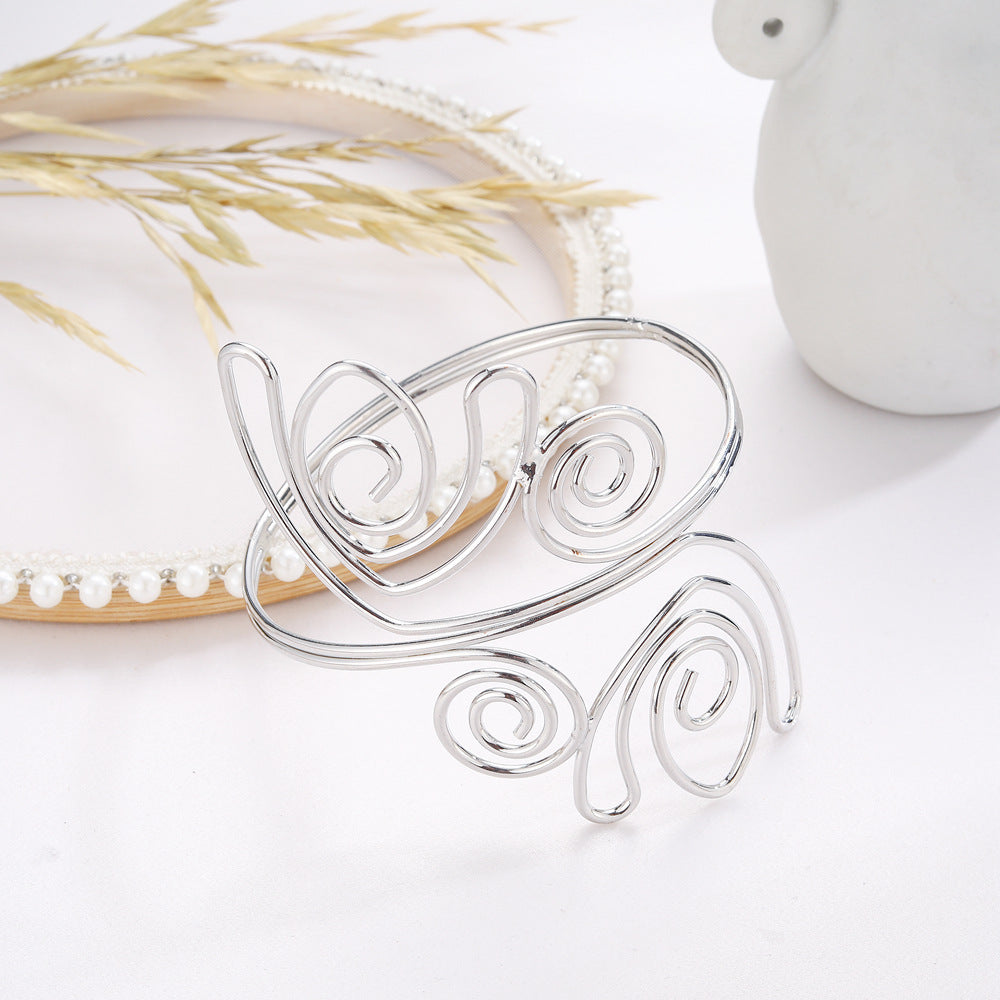 Romantic Gold Bracelet for Special Moments