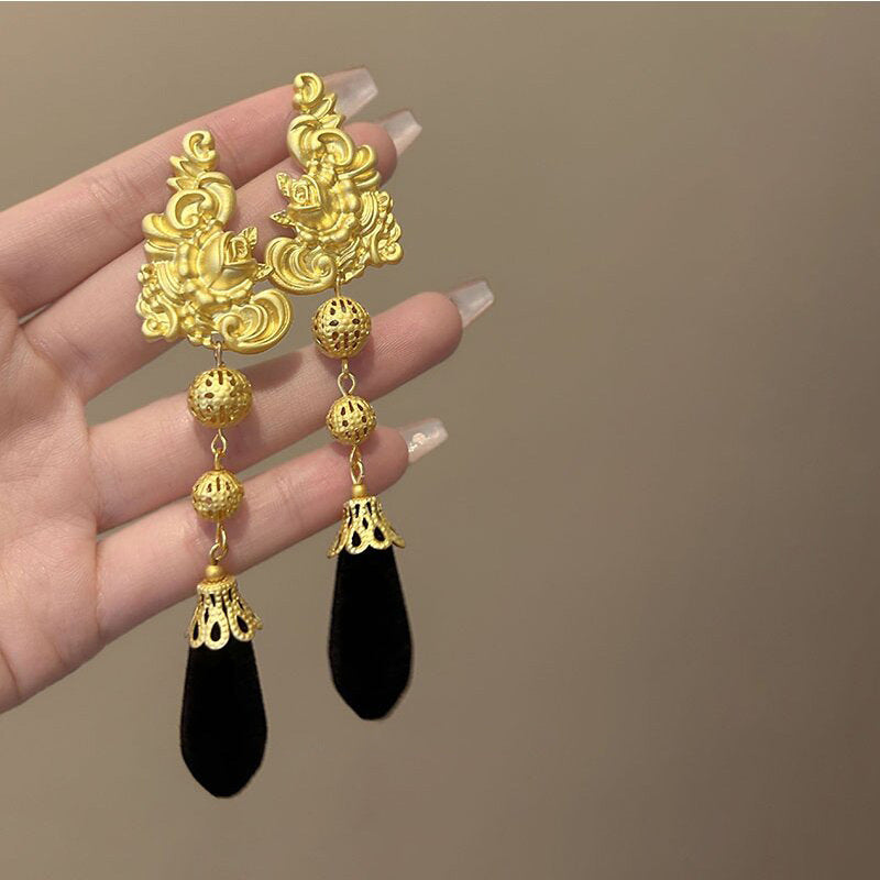 Elegant Gold Earring for Every Occasion