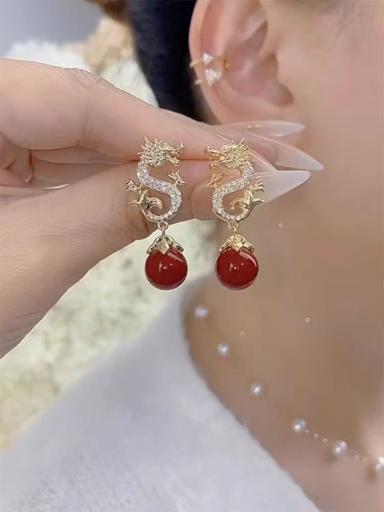 Elegant Gold Earring for Every Occasion